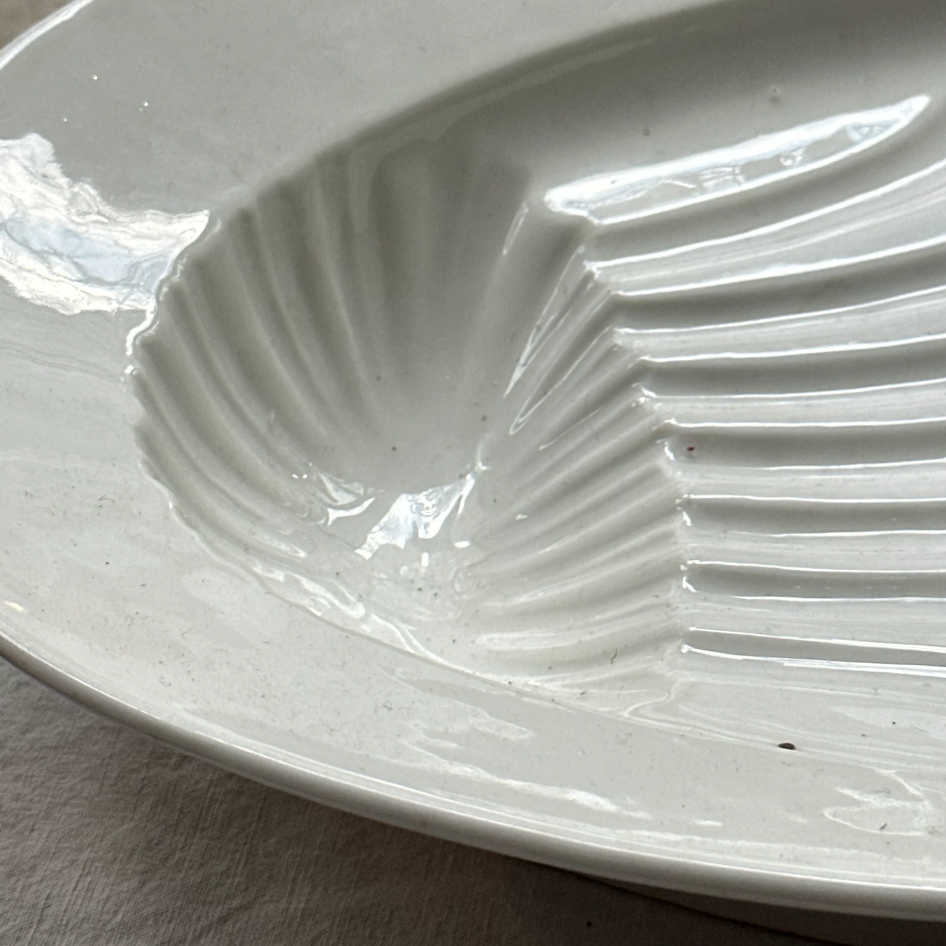 19th-century French Oval Ironstone Meat Platter with Draining Ridges - Image 3